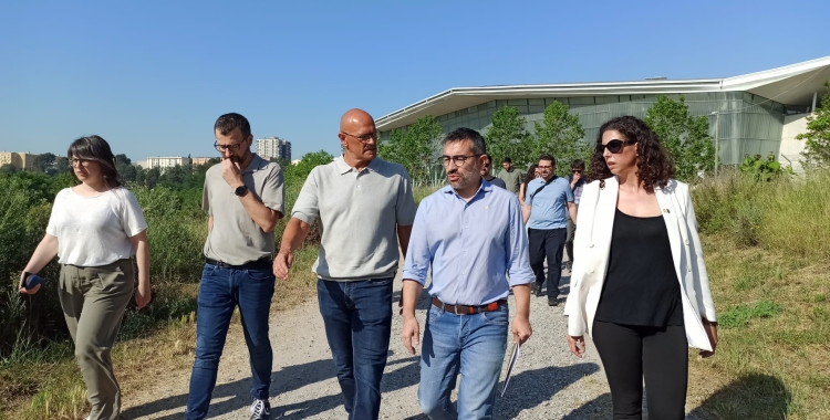 L'exconseller Raül Romeva acompanyat dels regidors Gabriel Fernández, Èlia Soriano-Costa i Santi Valls | Pere Gallifa