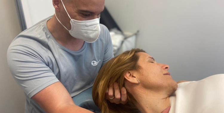 Vida activa | Edu Iglesias, fisioterapeuta: "Vivim a tres velocitats més de les que toca i no escoltem el cos fins que el dolor ens fa aturar"