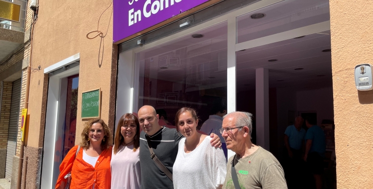 Sandoval (segona per l'esquerra), Joan Berlanga i Concha Abellán (a la dreta) durant la inauguració del local avui | Ràdio Sabadell