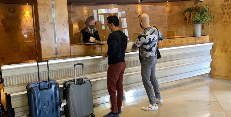 Un estudi de la Diputació diu que la meitat dels catalans volen marxar de vacances | ACN