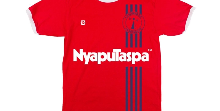 Imatge d'una de les samarretes dissenyades i cedida per Branca Sstudio