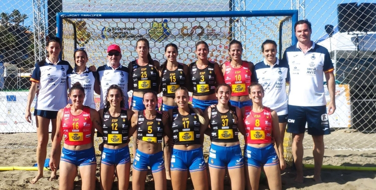 Mireia Torras (dorsal 8) i la resta de la selecció venen de proclamar-se campiones al TIE de Maspalomas | RFEBM