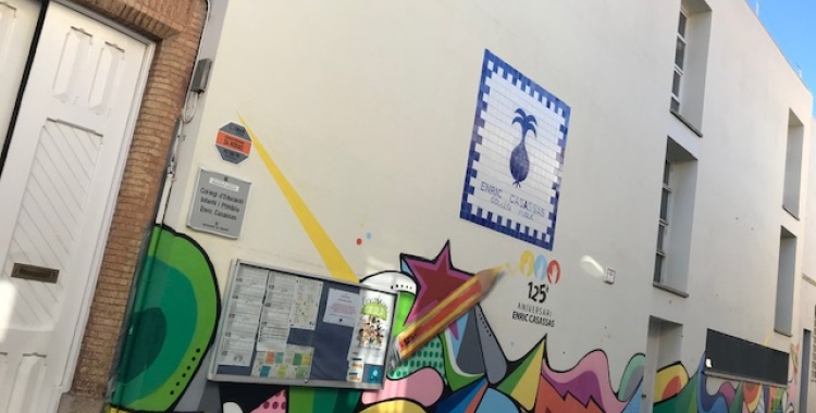 Els alumnes han fet un grafit coincidint amb l'aniversari | Cedida