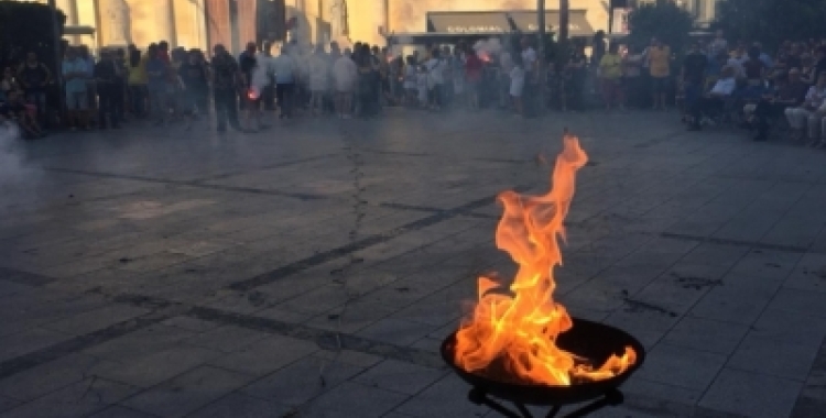 Imatge d'arxiu. Òmnium Cultural organitza la rebuda de la Flama del Canigó 