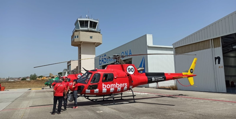 Un helicòpter de Bombers a l'aeroport de Sabadell/ Pere Gallifa