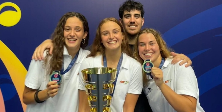 Serrano, Casado, Arnella i Pérez, amb el trofeu | Cedida