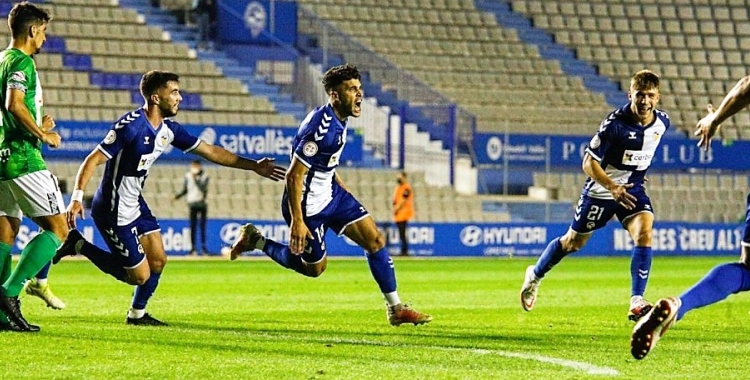 Moha celebra el seu gol contra el Sanluqueño, l'únic anotat com arlequinat | CES