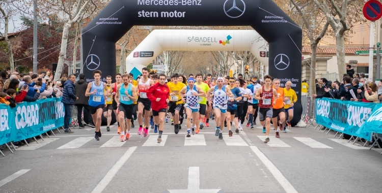 Corredors a la línia de sortida d'una cursa a Sabadell | Roger Benet