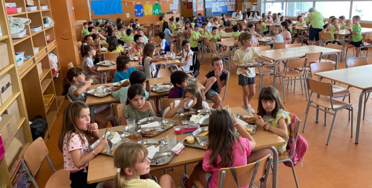 Infants en el menjador d'una escola sabadellenca/ Cedida Consell Comarcal del Vallès Occidental