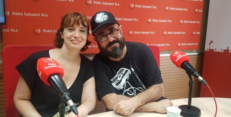 El director Nando Caballero i l'actriu Anna Marín, avui a l'estudi 