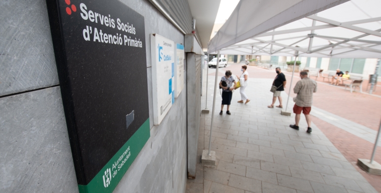 Exterior del CAP Centre, on hi ha els professionals dels serveis socials/ Roger Benet