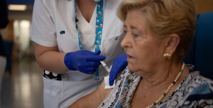 Enguany s'està fent doble vacunació, per la Covid i per la grip | Roger Benet