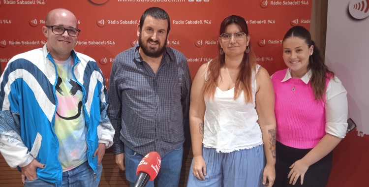 Antics usuaris, monitors i el director de l'associació Esquitx, Sergi Asensio 