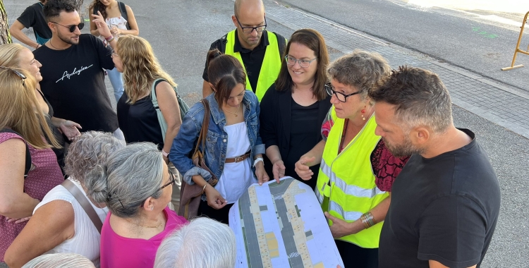 Farrés, Rodríguez i Molina revisant els plànols del carrer Goya | Ajuntament de Sabadell