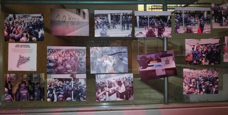 El Consell per la República i Òmnium enganxen fotos de l'1O a l'Escola Nostra Llar | Pau Duran