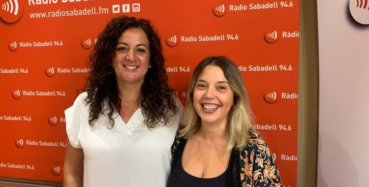 Amàlia Moreno (esquerra) amb la presentadora del programa Al Matí