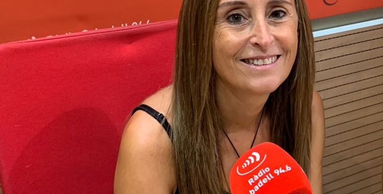 Montse Pàmies, als estudis de Ràdio Sabadell