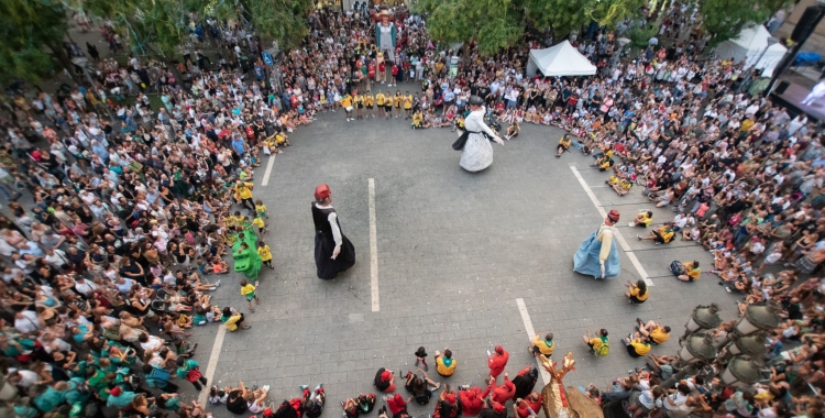 Ball dels gegants a plaça Sant Roc | Roger Benet