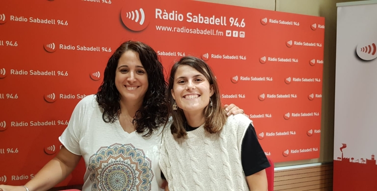 La Neus i la Paula avui a l'estudi parlanr de la mostra 'EXPOSING (ME)' 