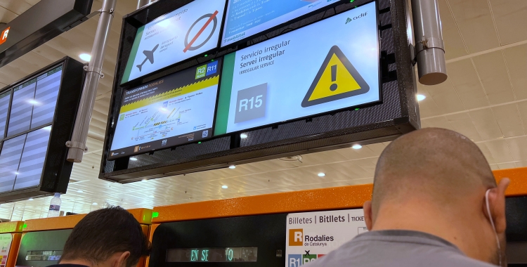 Usuaris als panells de Rodalies