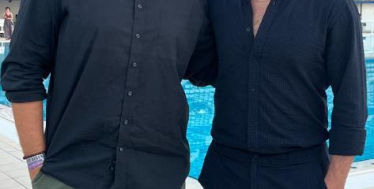 L'actor Pep Ambròs i el periodista Adrián Arroyo a l'estrena de la cinta