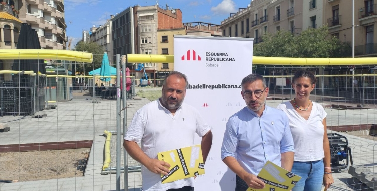 Gabriel Fernández (centre), Raül Garcia Barroso i Èlia Soriano-Costa, al Passeig/ Karen Madrid