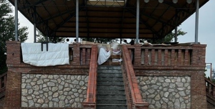 La glorieta del Taulí, ocupada/ Carles Girvent