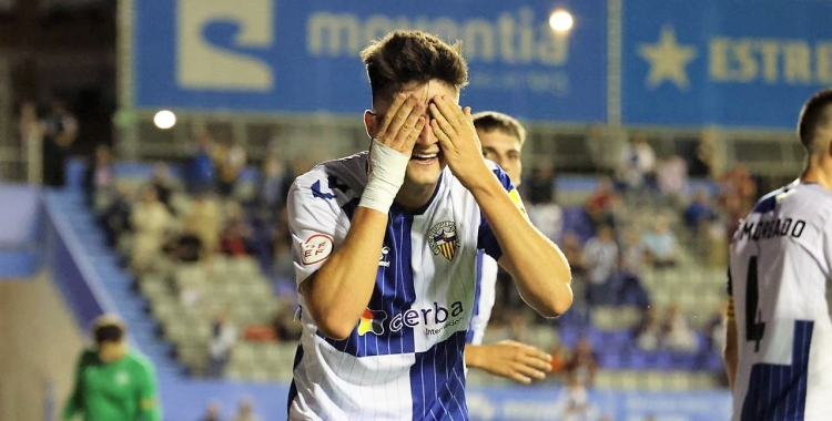 Pau Víctor celebra el seu gol dissabte a la Nova Creu Alta | CES