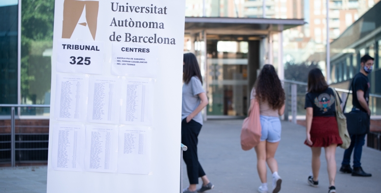Entrada de la facultat de la UAB a Sabadell | Roger Benet