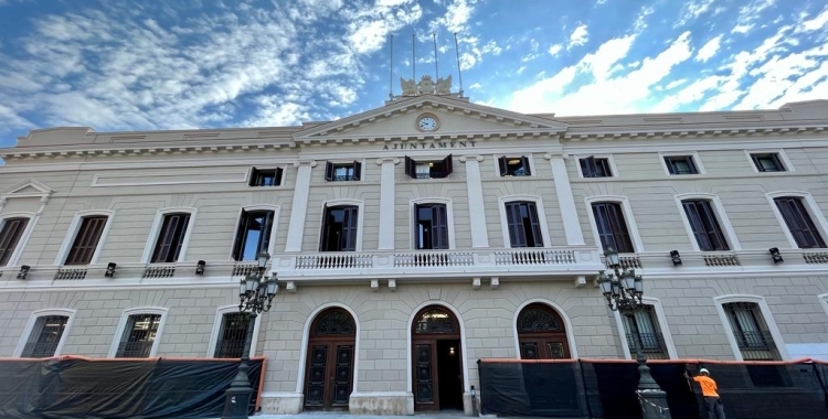 Exterior de l'Ajuntament de Sabadell, en una imatge d'arxiu/ Roger Benet