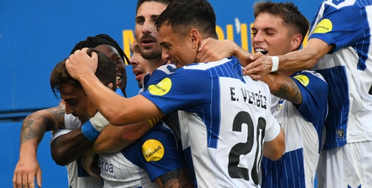 Alegria arlequinada celebrant un dels gols de la tarda | CES