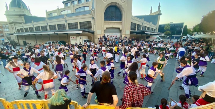 Moment de la Gran Ballada al Mercat Central | Helena Molist