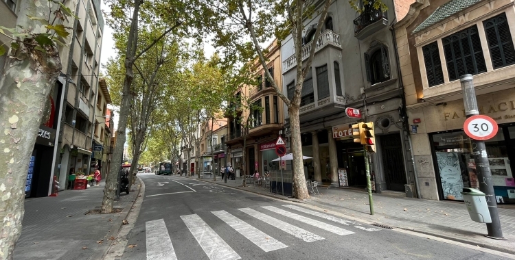 Un tram de la Via Massagué, al Centre de Sabadell | Roger Benet