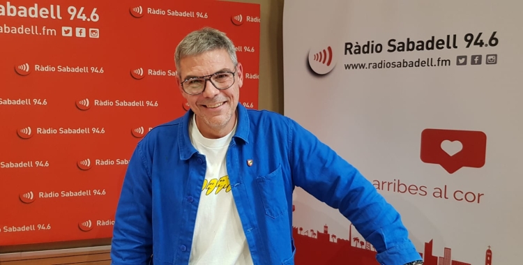 L'artista sabadellenc Francisco Martínez Guijosa, conegut com a Eme Rock, a l'estudi 1