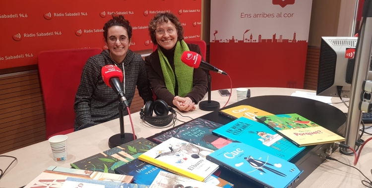 Clara Jubete, coordinadora projecte Àlbum i Cecilia Picún, llibretera 