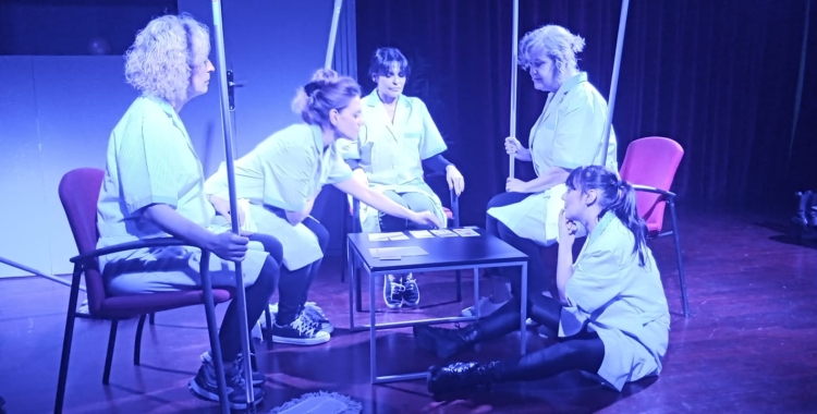 Imatge de l'assaig de la companyia de teatre de l'Acadèmia de Belles Arts 