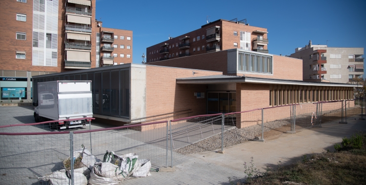 Exterior del CAP Can Llong/ Roger Benet