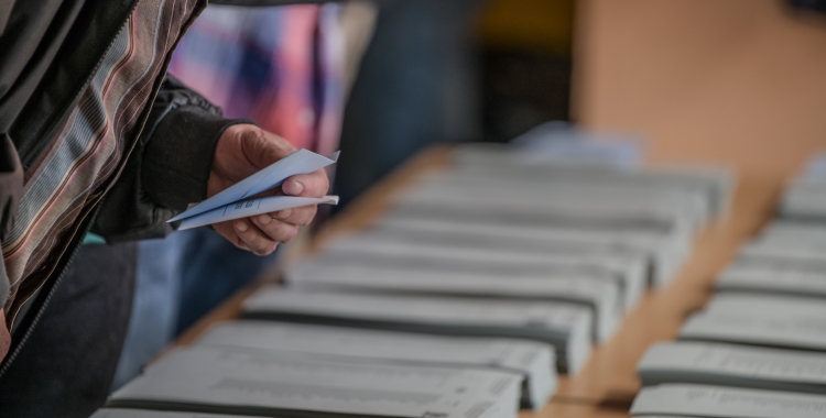 Només 1 de cada 4 immigrants pot votar a les eleccions municipals |Roger Benet