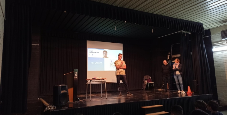 El centre ha presentat el projecte de Tutoria Entre Iguals per fomentar la convivència | Pere Gallifa