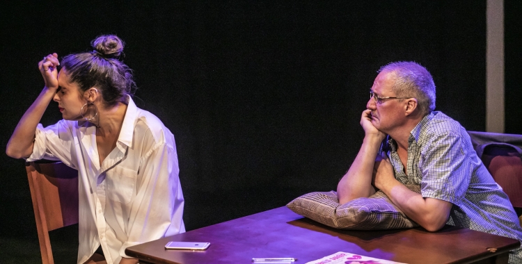 imatge de l'obra de teatre “Okupes particulars” produïda per la companyia Versus Teatre 