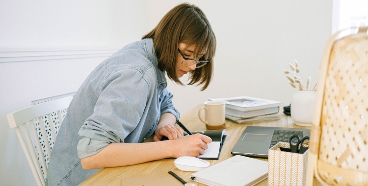 El teletreball s'ha regulat i s'està aplicant amb normalitat | Arxiu