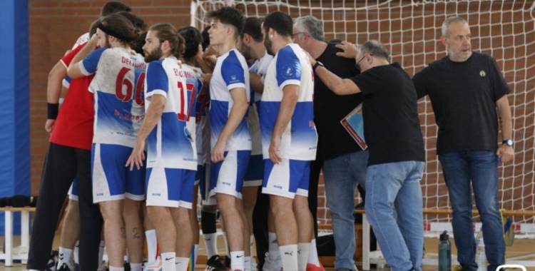 L'equip fa pinya a un dels primers enfrontaments de la temporada | @jc_photobox 