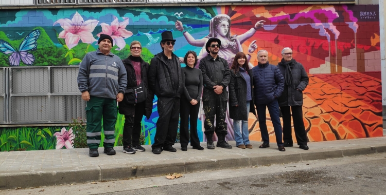 L'institut Les Termes inaugura un grafit sobre el dret al Medi Ambient | Pau Duran