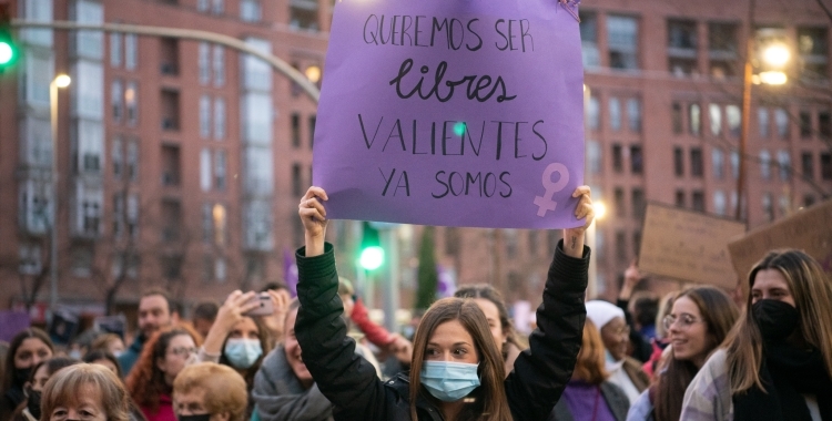 Una manifestant el 8M a Sabadell | Roger Benet