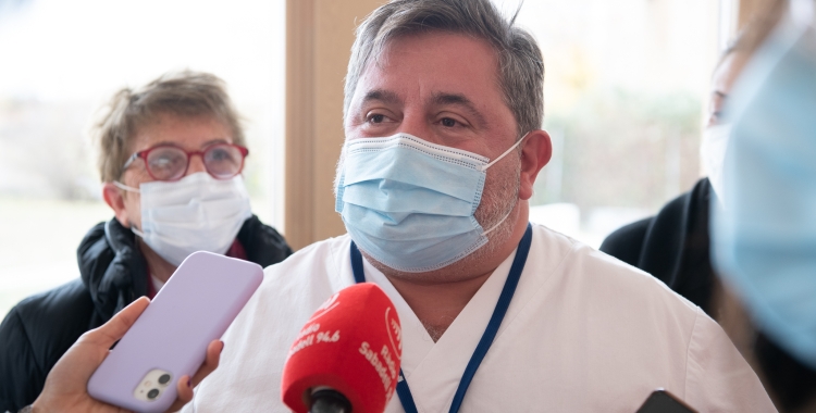 El doctor Miquel Cirera a les portes obertes al CAP Can Llong | Roger Benet 