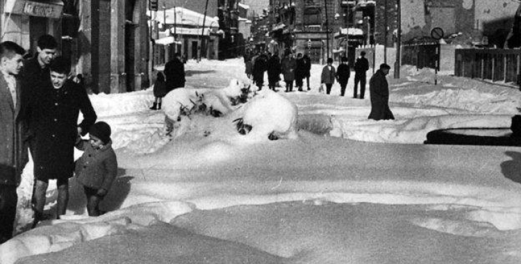 La ciutat va acumular gruixos de 80 a 110 centímetres de neu | Arxiu d'Història