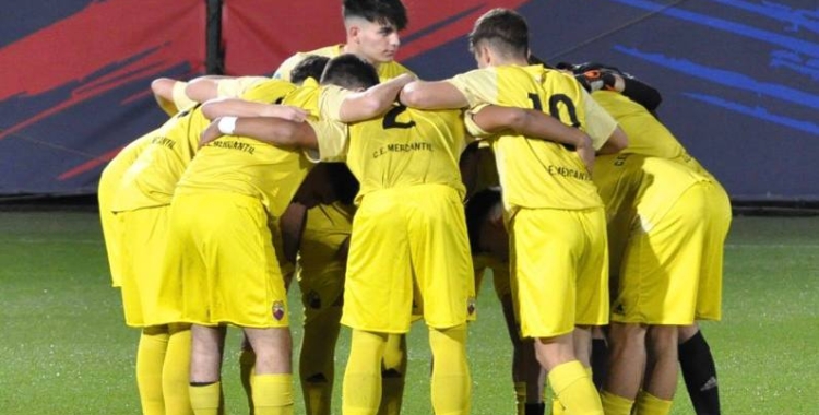 Els jugadors del Mercantil abans del partit contra el juvenil B del Barça | @CEMercantil