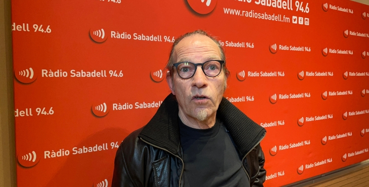  Esteve Sabater, músic, cantant i compositor a l'estudi 1 