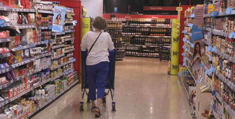 El govern ha aplicat una rebaixa en l'IVA de productes bàsics | ACN