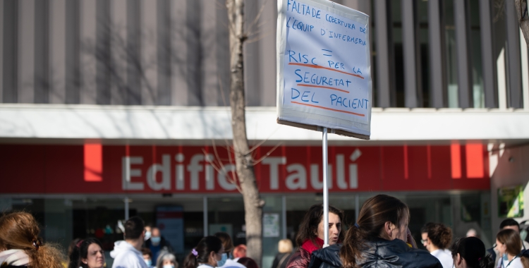 Concentració dels sanitaris a l'Hospital de Sabadell | Roger Benet